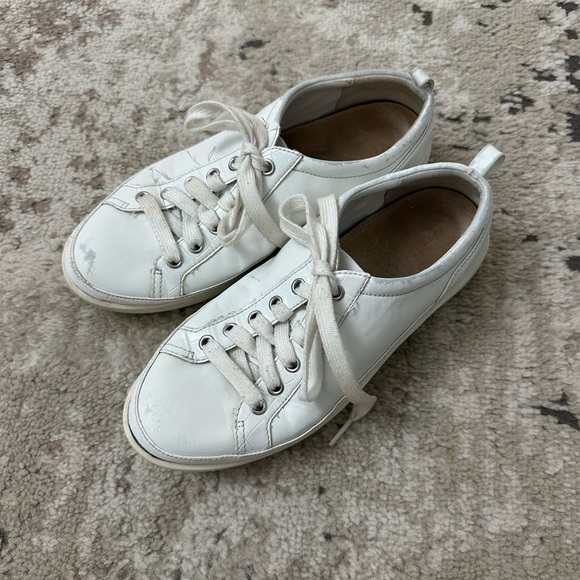 Vionic White Sneakers Size 7 - Picture 2 of 5